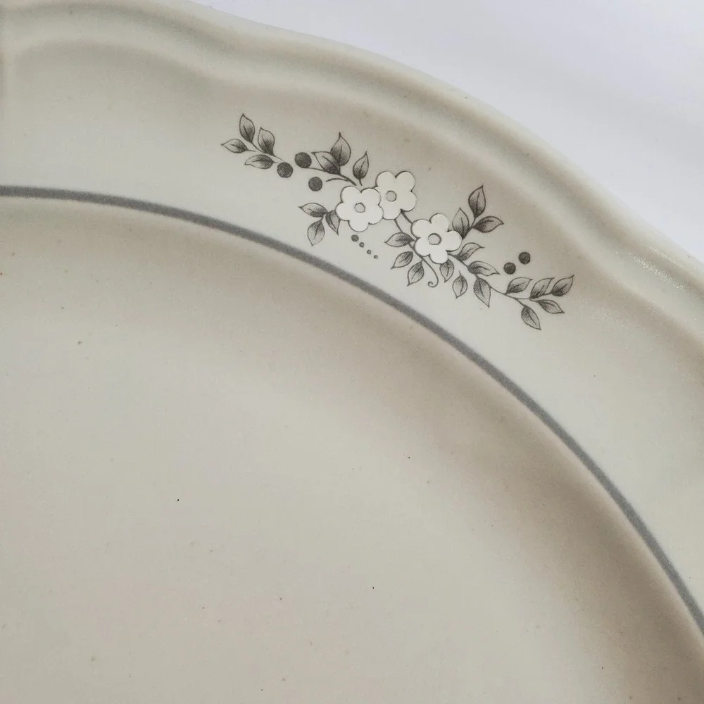 Pfaltzgraff Heirloom Dinner‎ Plates Set of 2 Gray Floral Country Style Scalloped